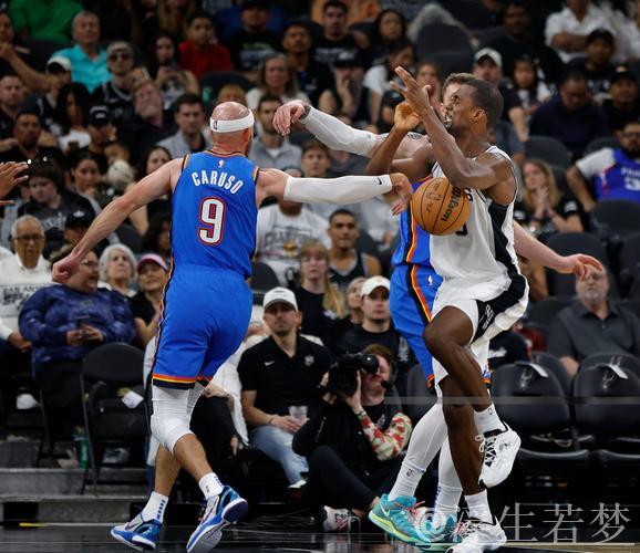 12月14日NBA杯:马刺对阵雷霆 卡斯尔精彩集锦 12月14日NBA杯:马刺对阵雷霆 卡斯尔精彩集锦