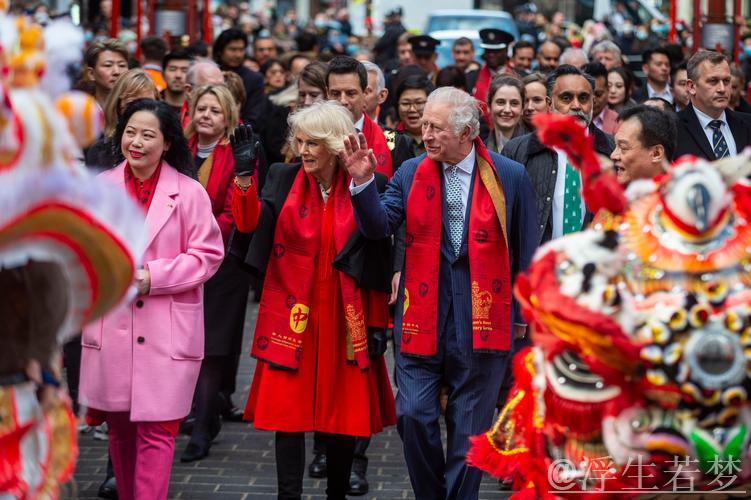 2025年入境游热潮席卷,外国游客欢庆中国春节 2025年入境游热潮席卷,外国游客欢庆中国春节